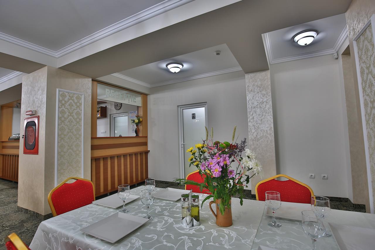 Hotel Raxand Residence Mioveni ภายนอก รูปภาพ