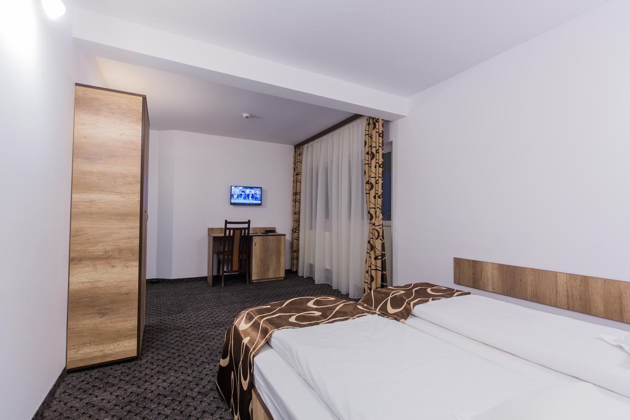 Hotel Raxand Residence Mioveni ภายนอก รูปภาพ